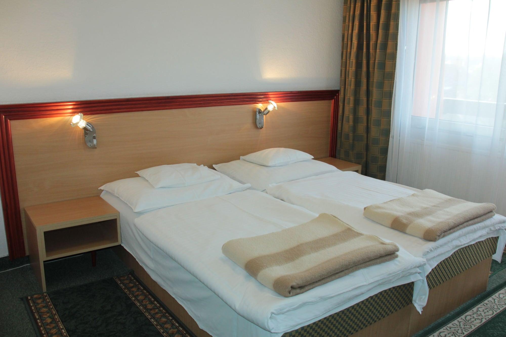 Tisza Sport Hotel Szeged Esterno foto