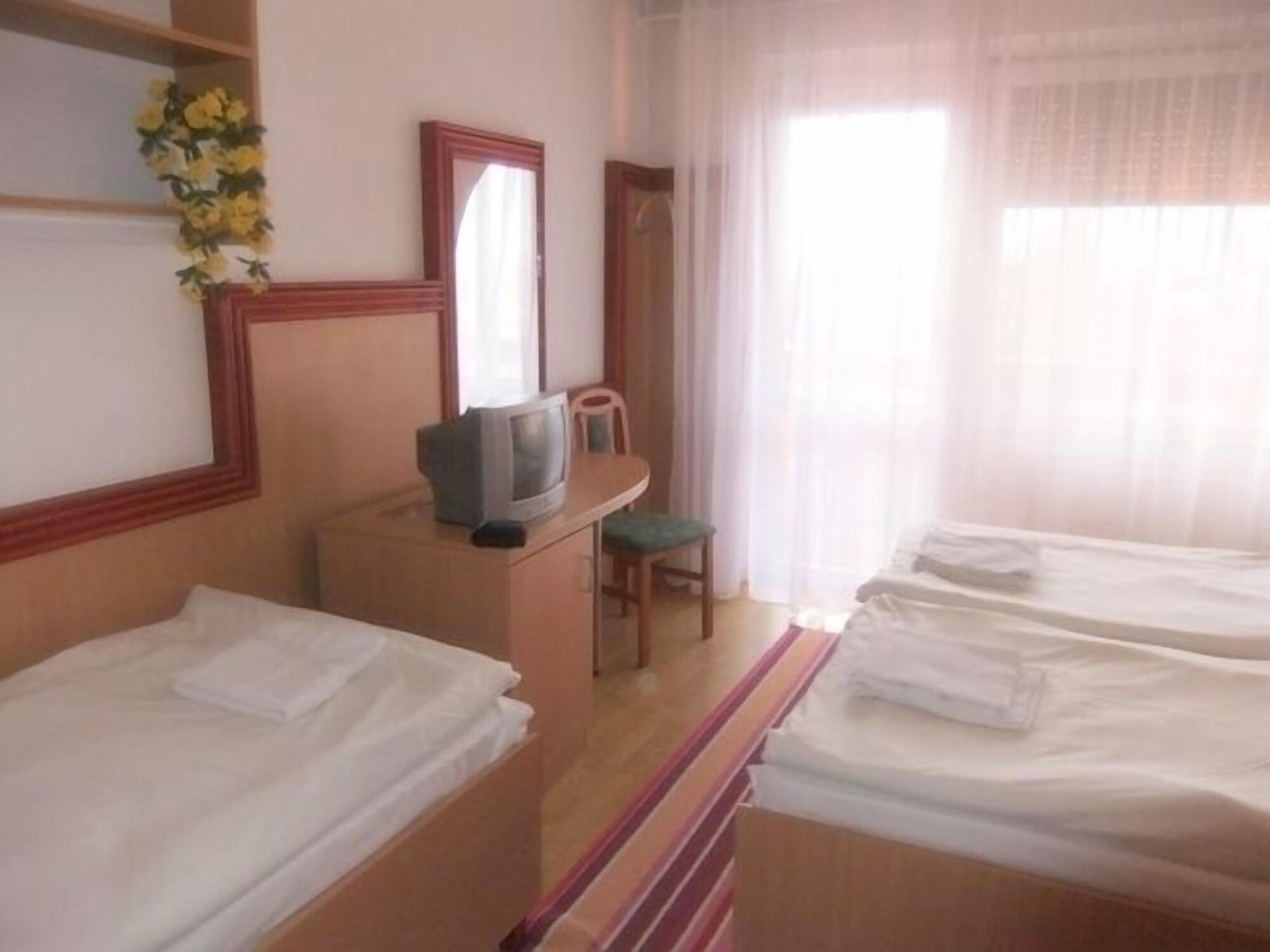 Tisza Sport Hotel Szeged Esterno foto