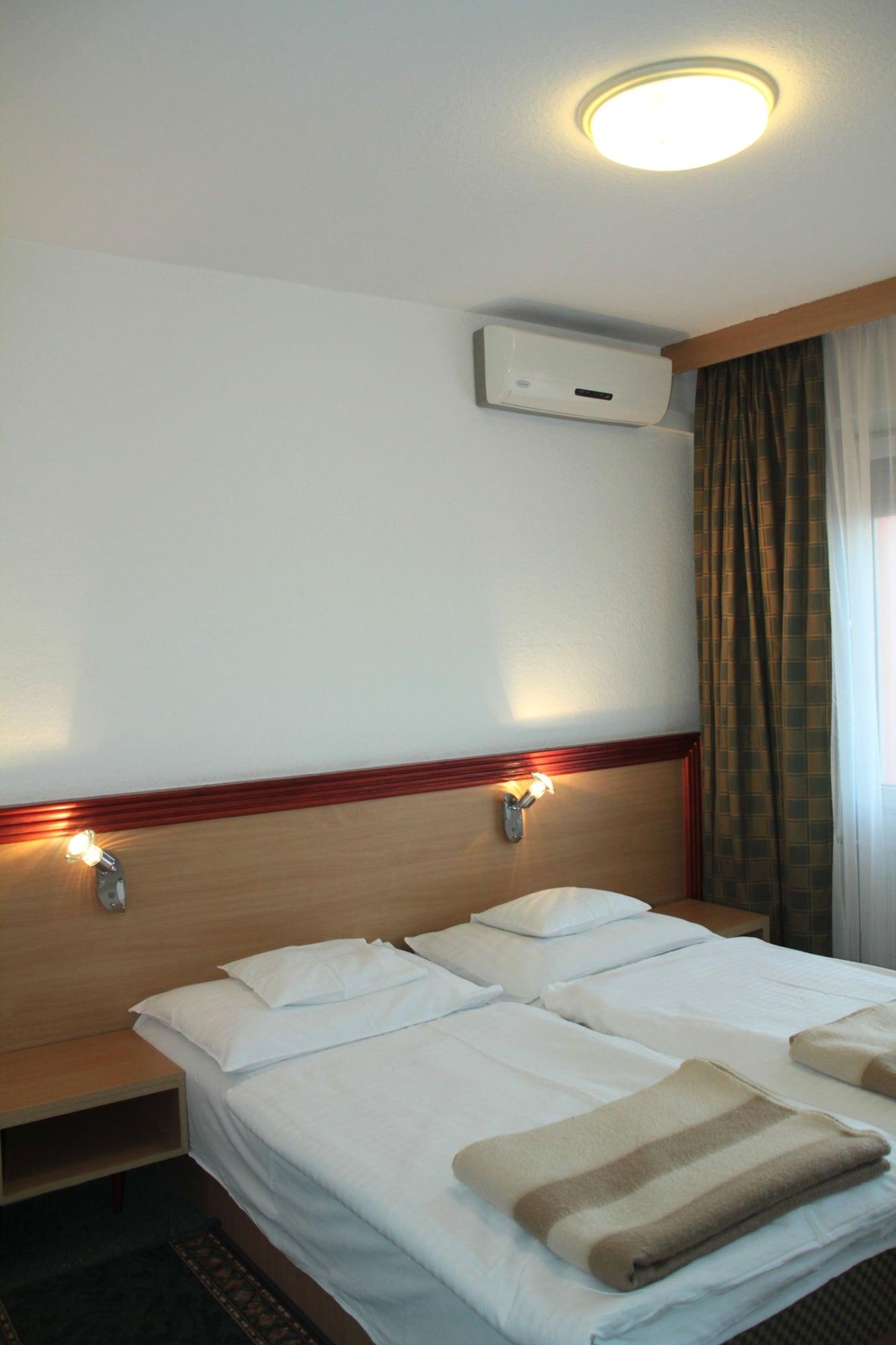 Tisza Sport Hotel Szeged Esterno foto