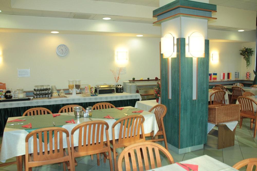 Tisza Sport Hotel Szeged Esterno foto