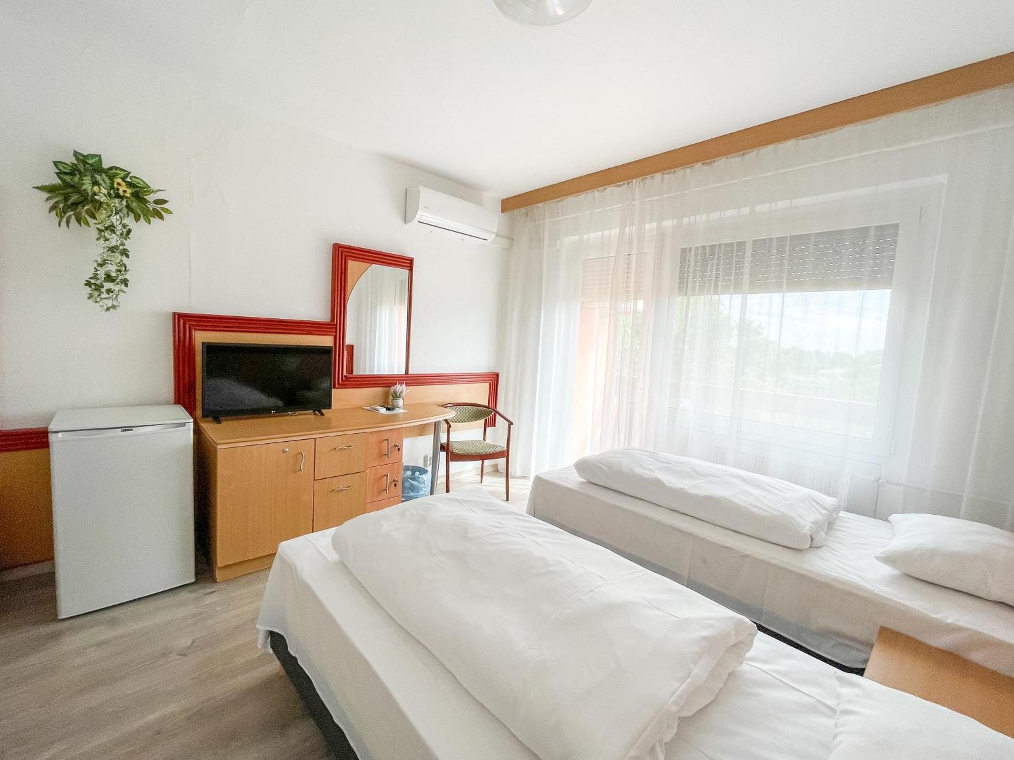 Tisza Sport Hotel Szeged Esterno foto