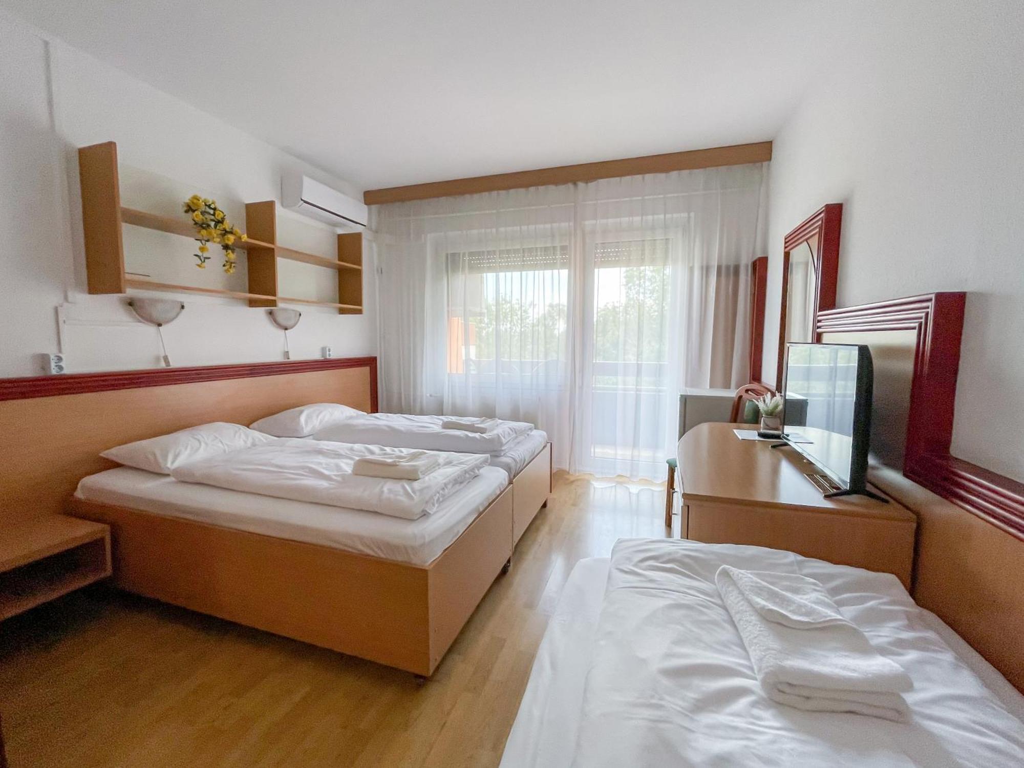Tisza Sport Hotel Szeged Esterno foto