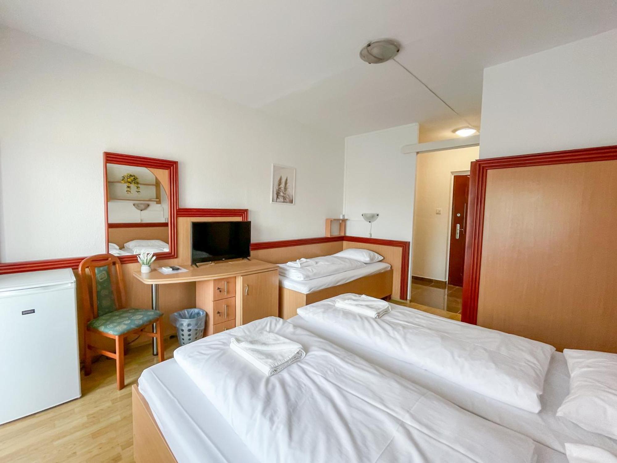 Tisza Sport Hotel Szeged Esterno foto